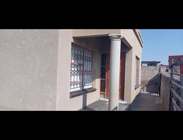 3 BEDROOM HOUSE FOR SALE IN MASHIMONG